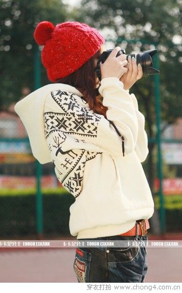 甜美model示范入秋时尚单品