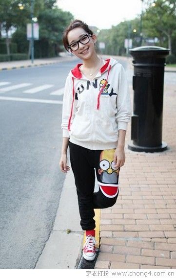 甜美model示范入秋时尚单品