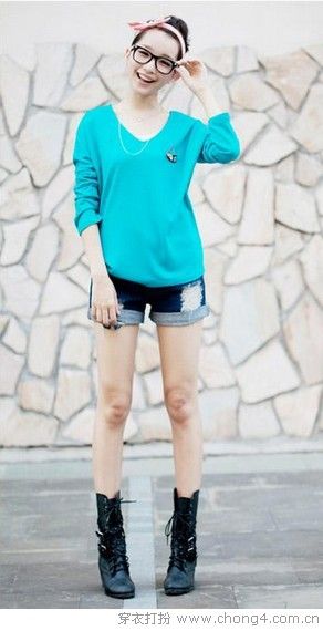 甜美model示范入秋时尚单品