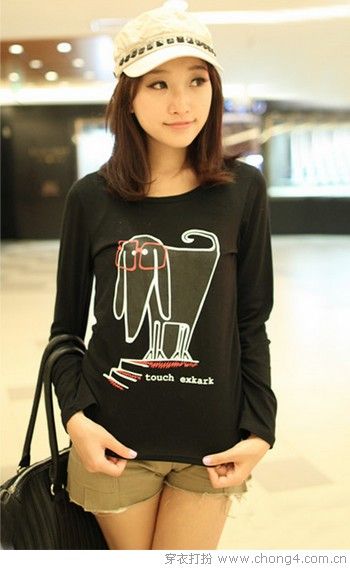甜美model示范入秋时尚单品