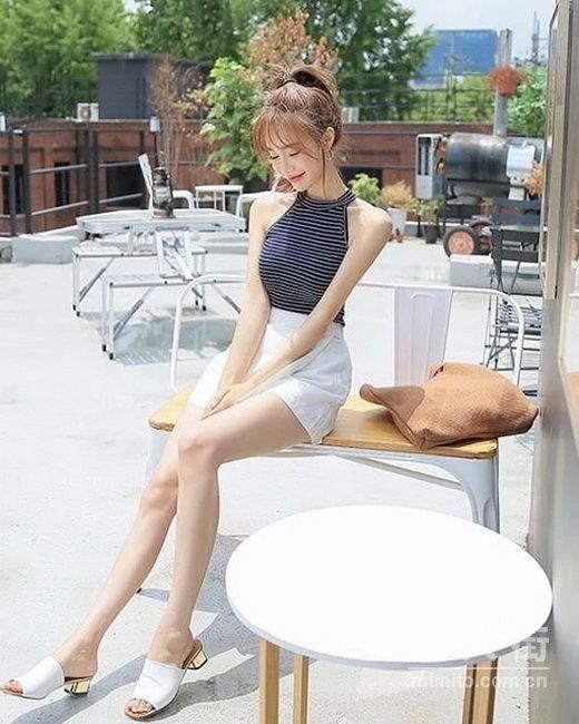 街头迷人的美女，就是一道靓丽的风景线!
